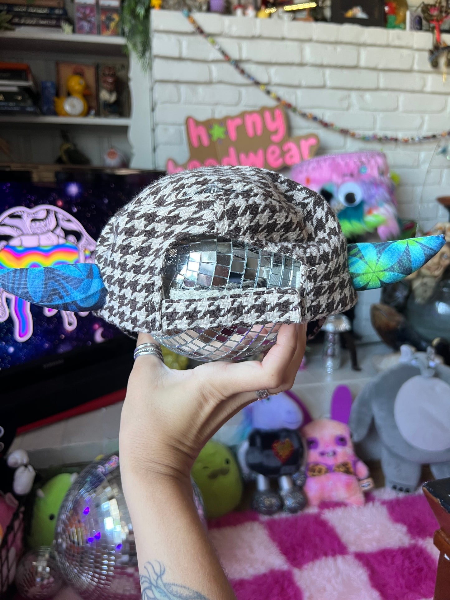 h🌟rny hat 090