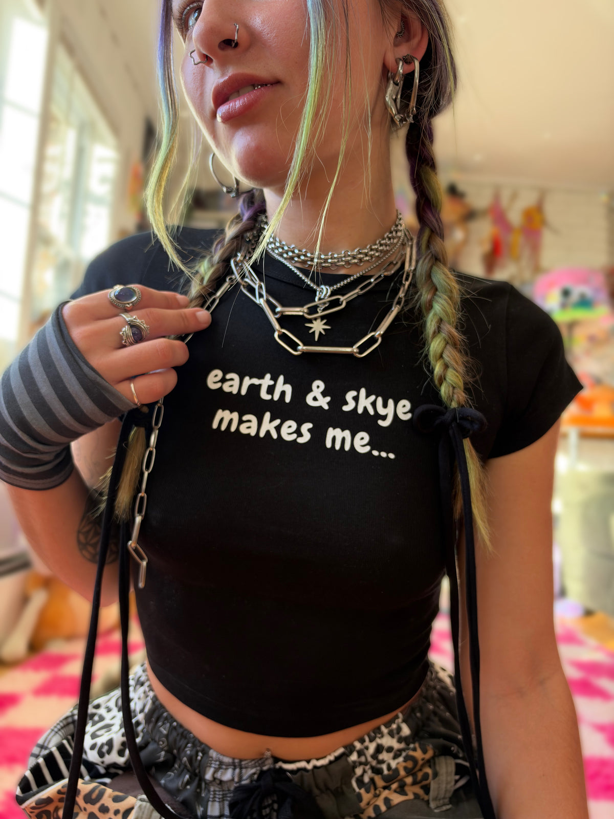 earth & skye makes me... merch baby tee
