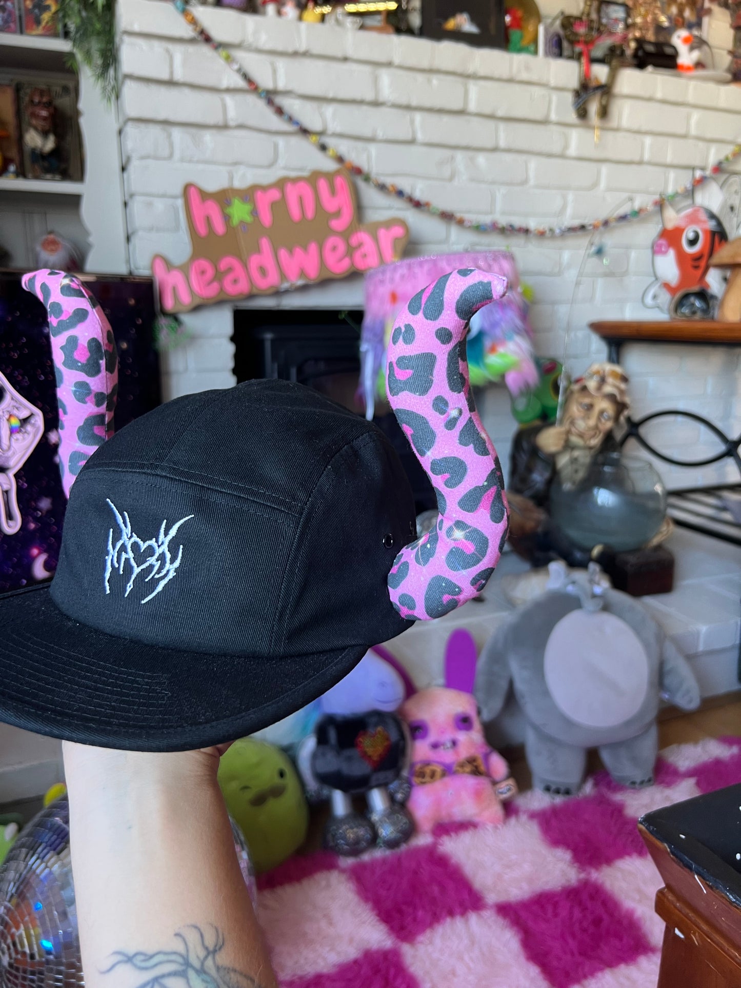 h🌟rny hat 077