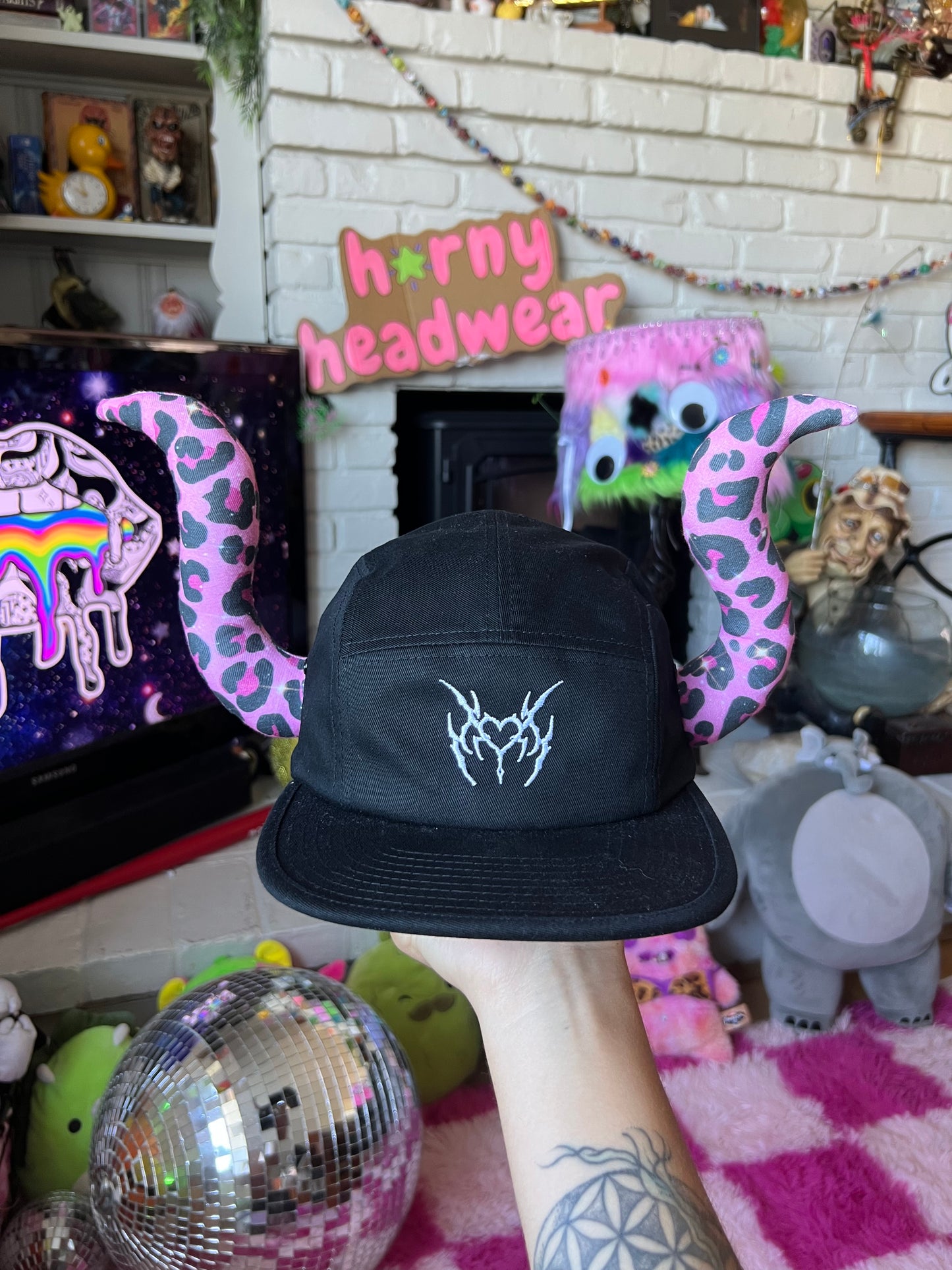 h🌟rny hat 077