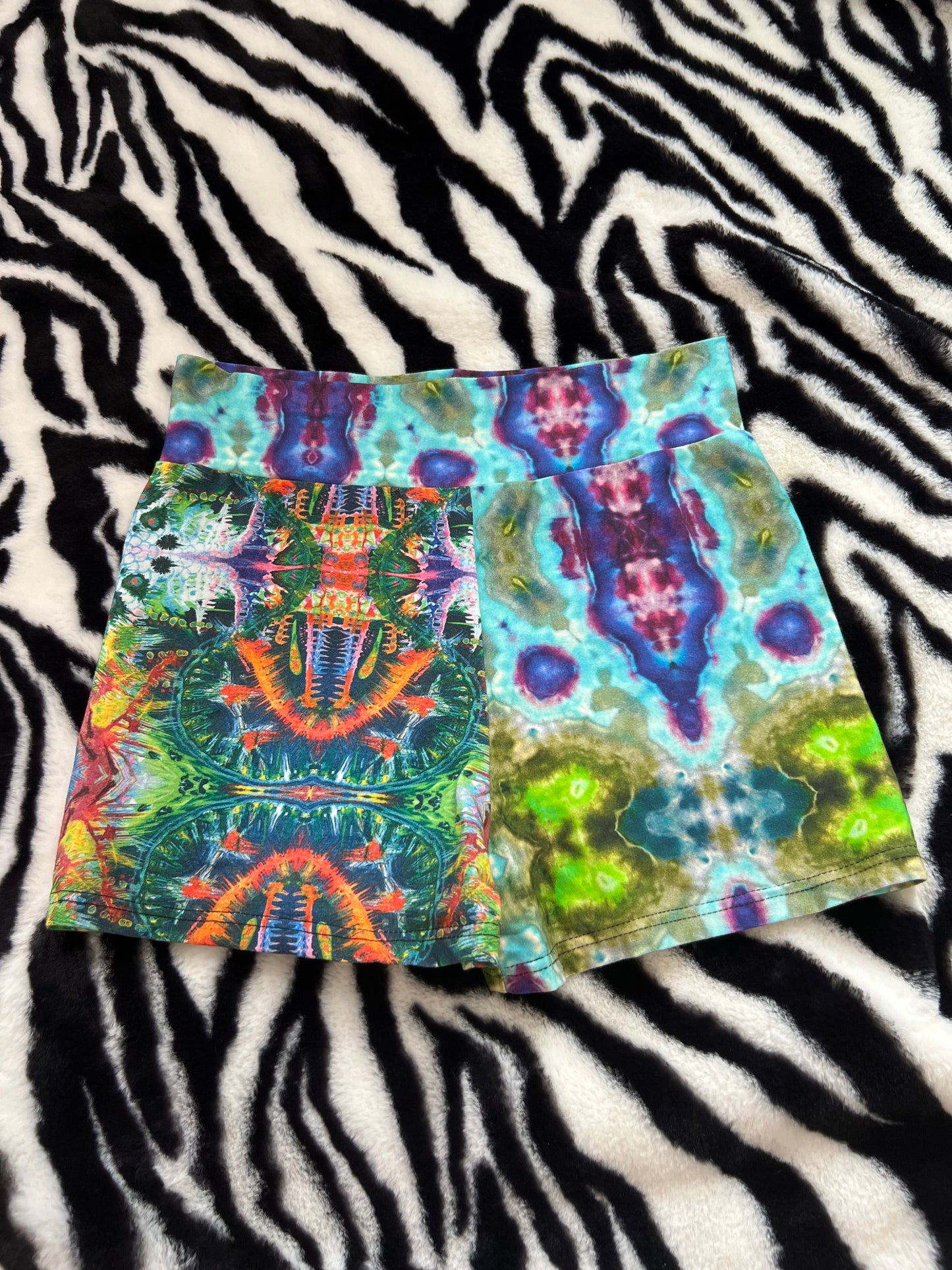 medium gaia's chloroplast booty shorts