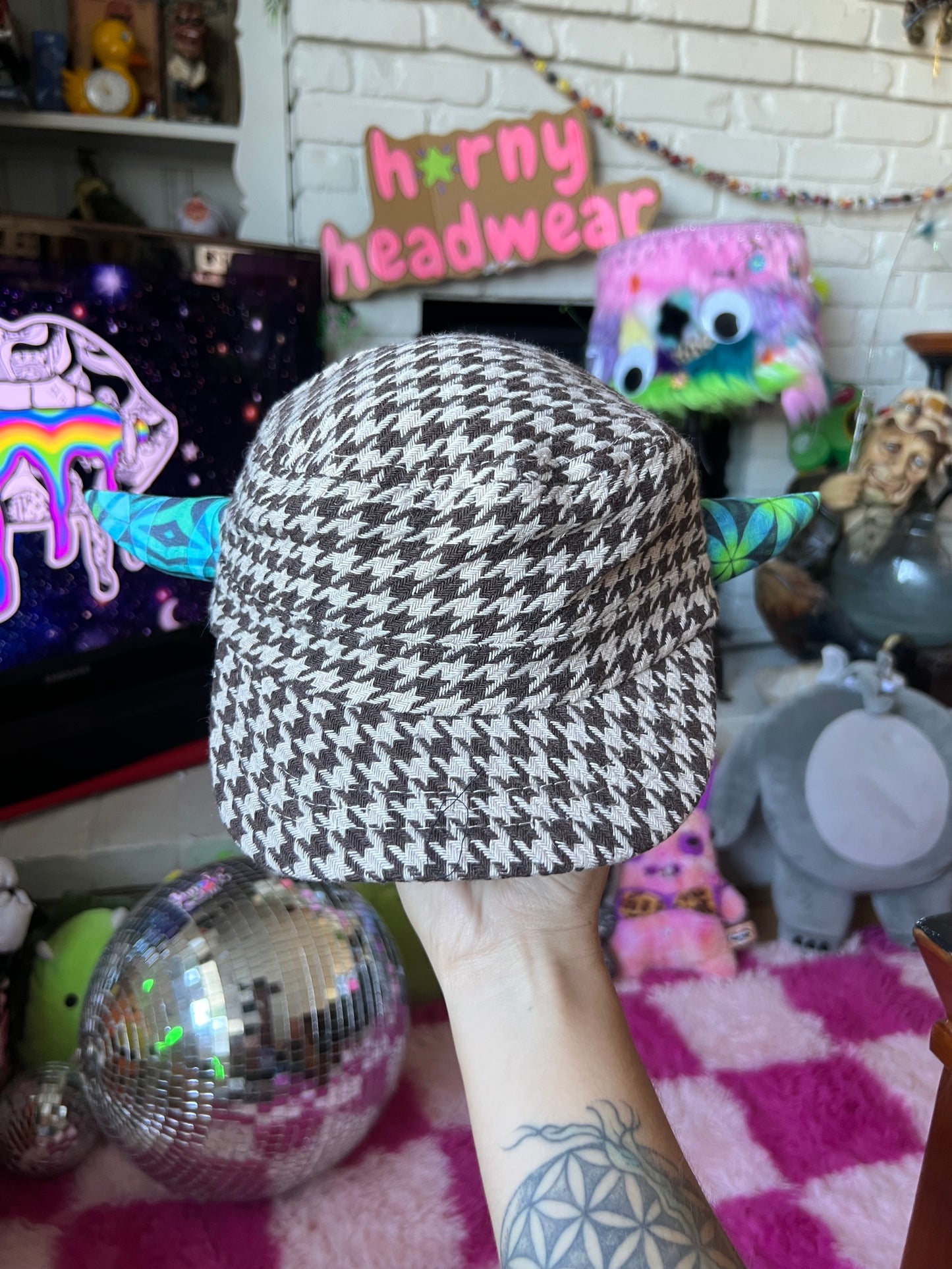 h🌟rny hat 090