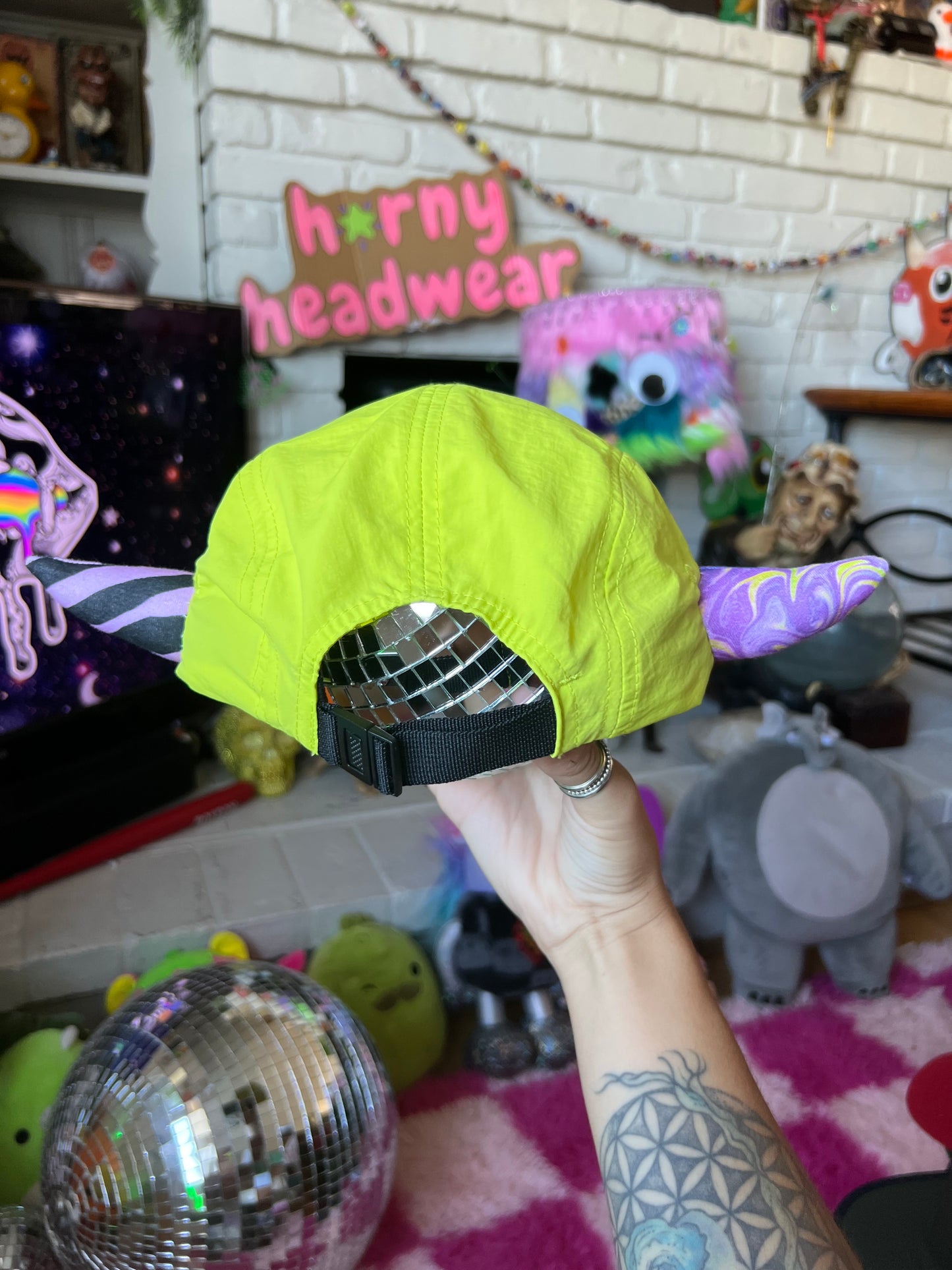 h🌟rny hat 104